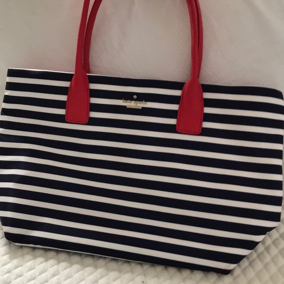 kate spade Handbags - Never used Kate Spade bag in perfect condition.